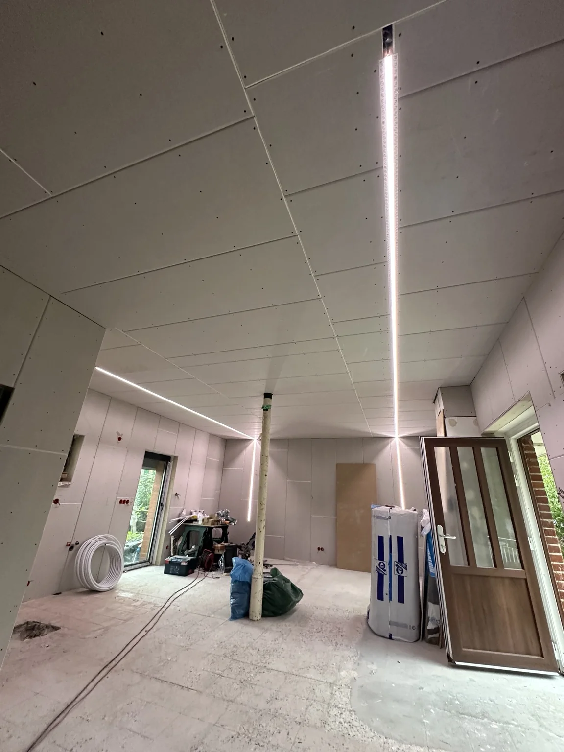 LED Lichtlinien in einem Innenausbau